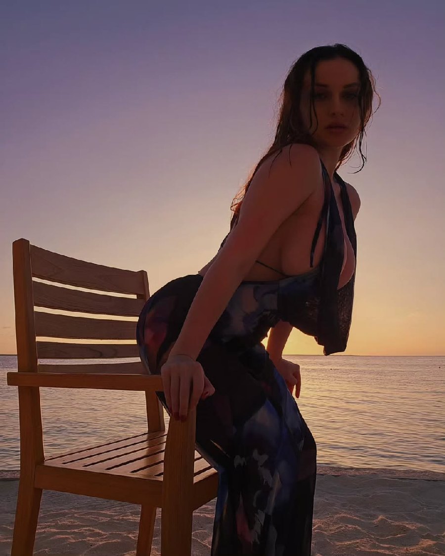 Sexy girl Miranda Faith nude in Muscat