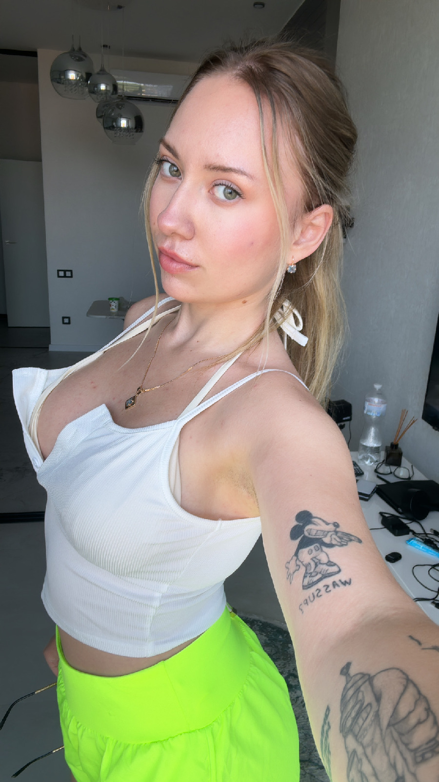 KateV in her underwear in Muscat