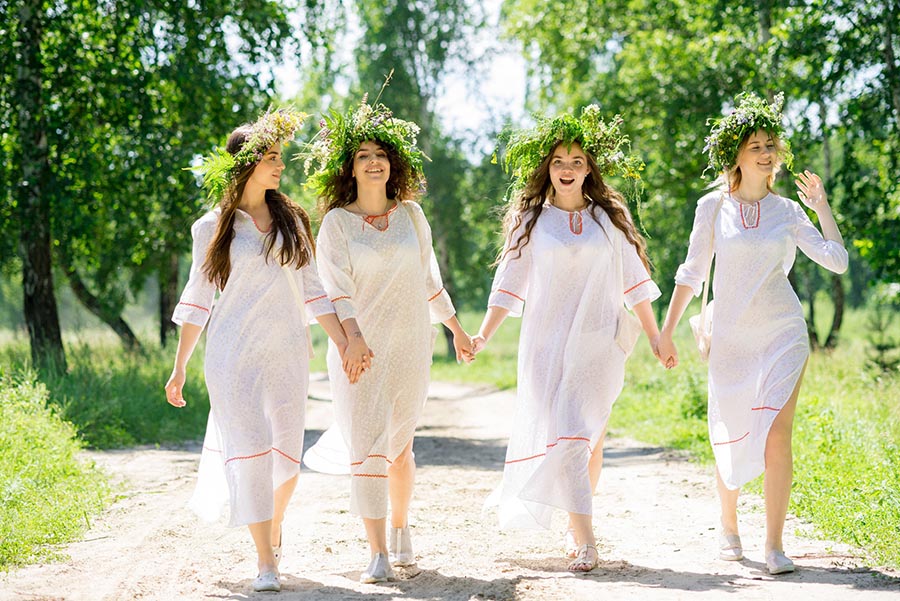 A cozy shot with Slavic girls — straight from Muscat