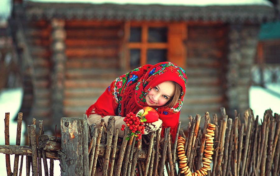 Sexy girl Women in Slavic costumes in Muscat