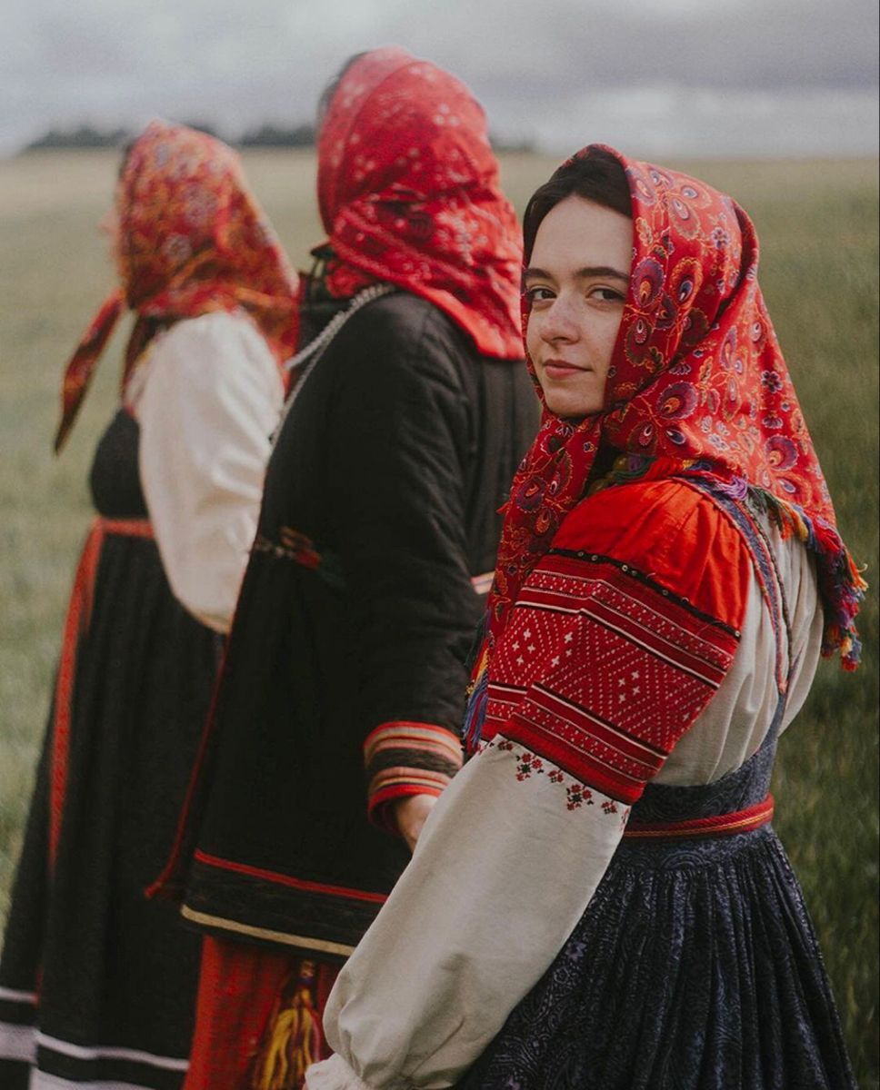 Women in Slavic costumes’s look of the day — catch her live in Muscat