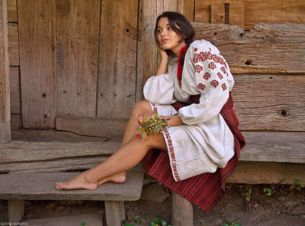Fresh photos, fresh mood — Women in Slavic costumes online in Muscat