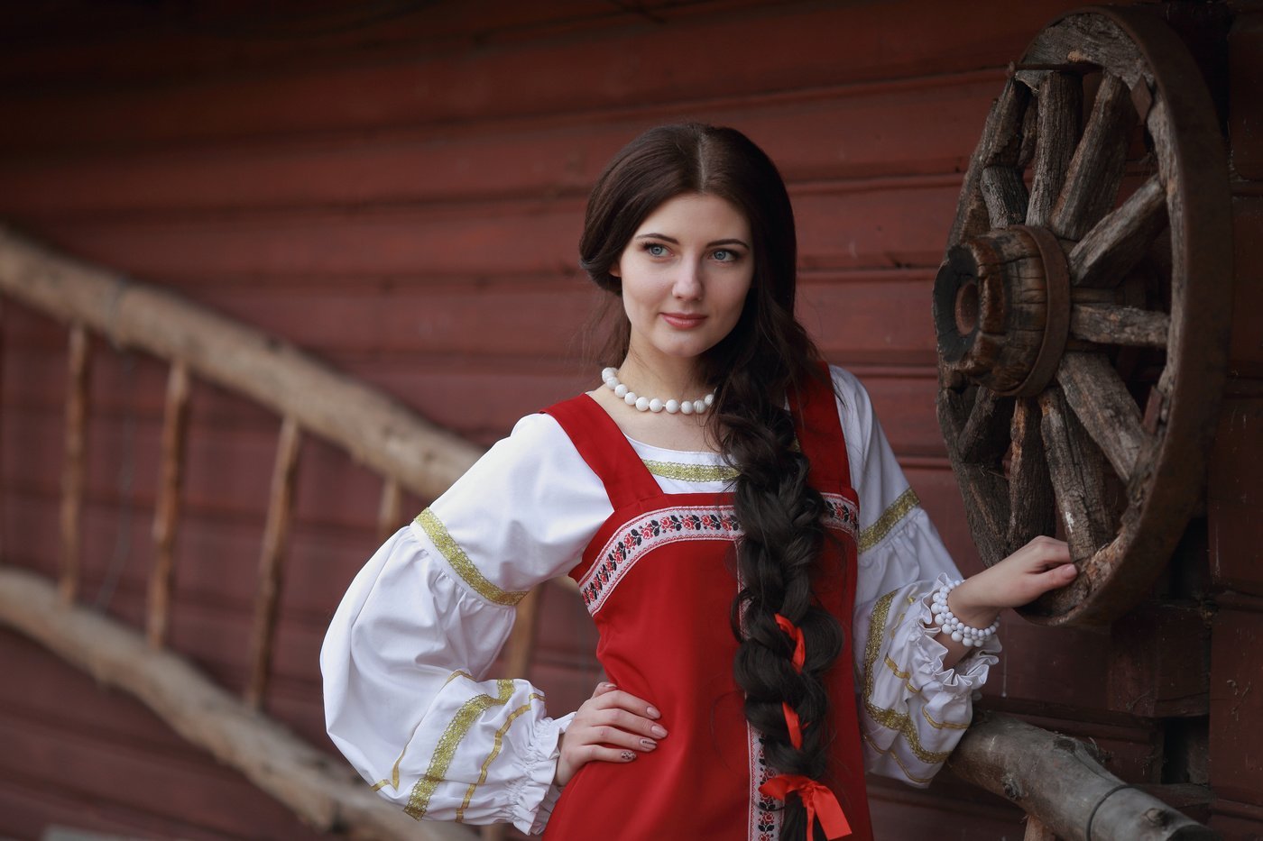 Girls in Slavic costumes’s look of the day — catch her live in Muscat